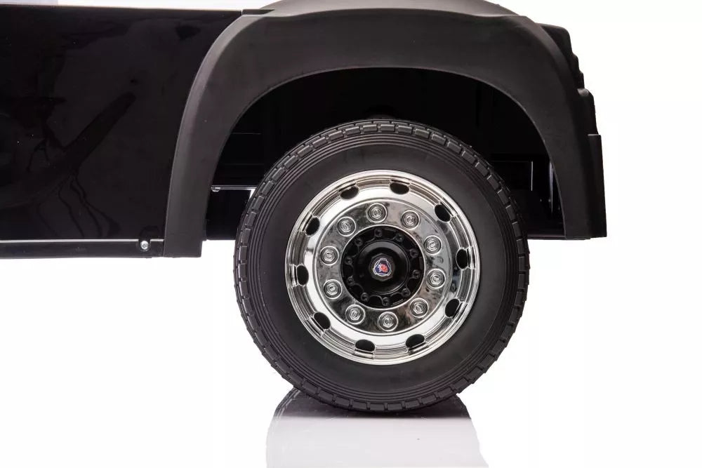 Vaikiškas elektromobilis Scania 500R, 24 V, 4x45 W, su minkšta eko-odos sėdyne, juodas