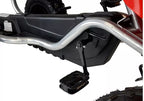 Vaikiško gokarto pedalo ir rėmo apatinės dalies artimas vaizdas