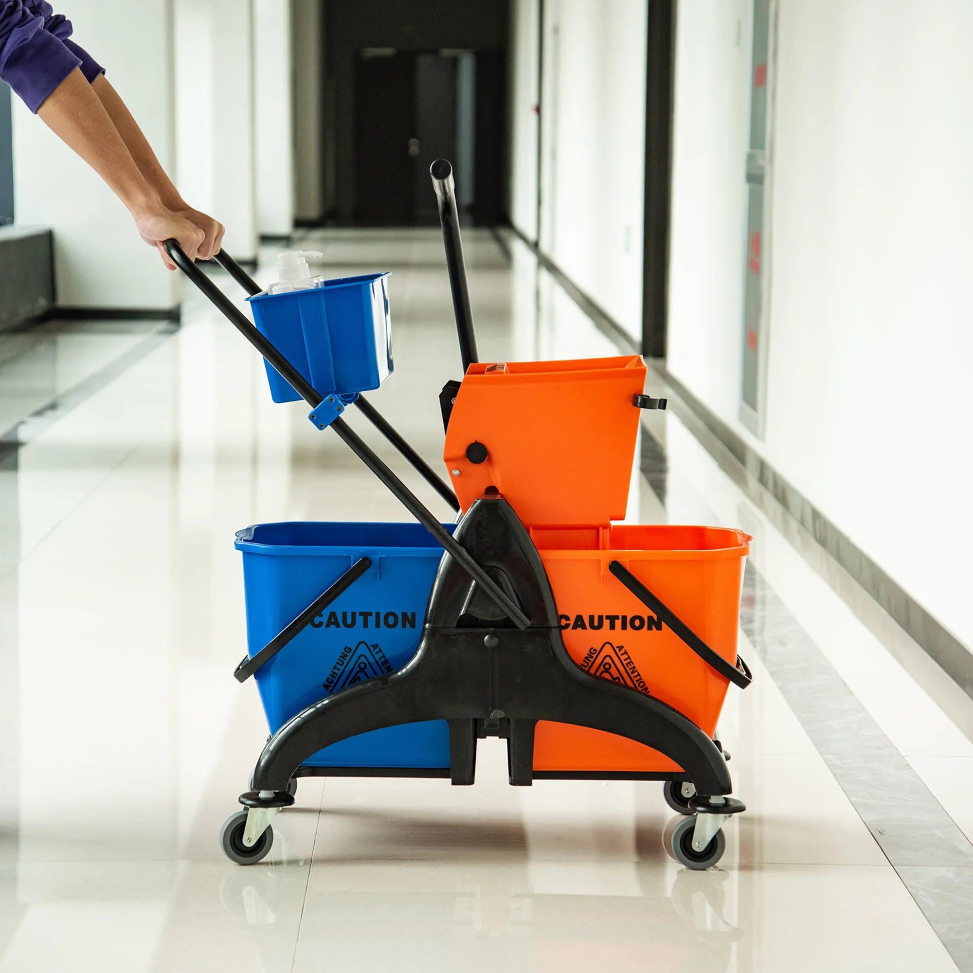 Valymo kibiras su vežimėliu, 26 l, oranžinis
