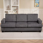 Pilka trivietė poliesterio apmušalo sofa šviesiame kambaryje