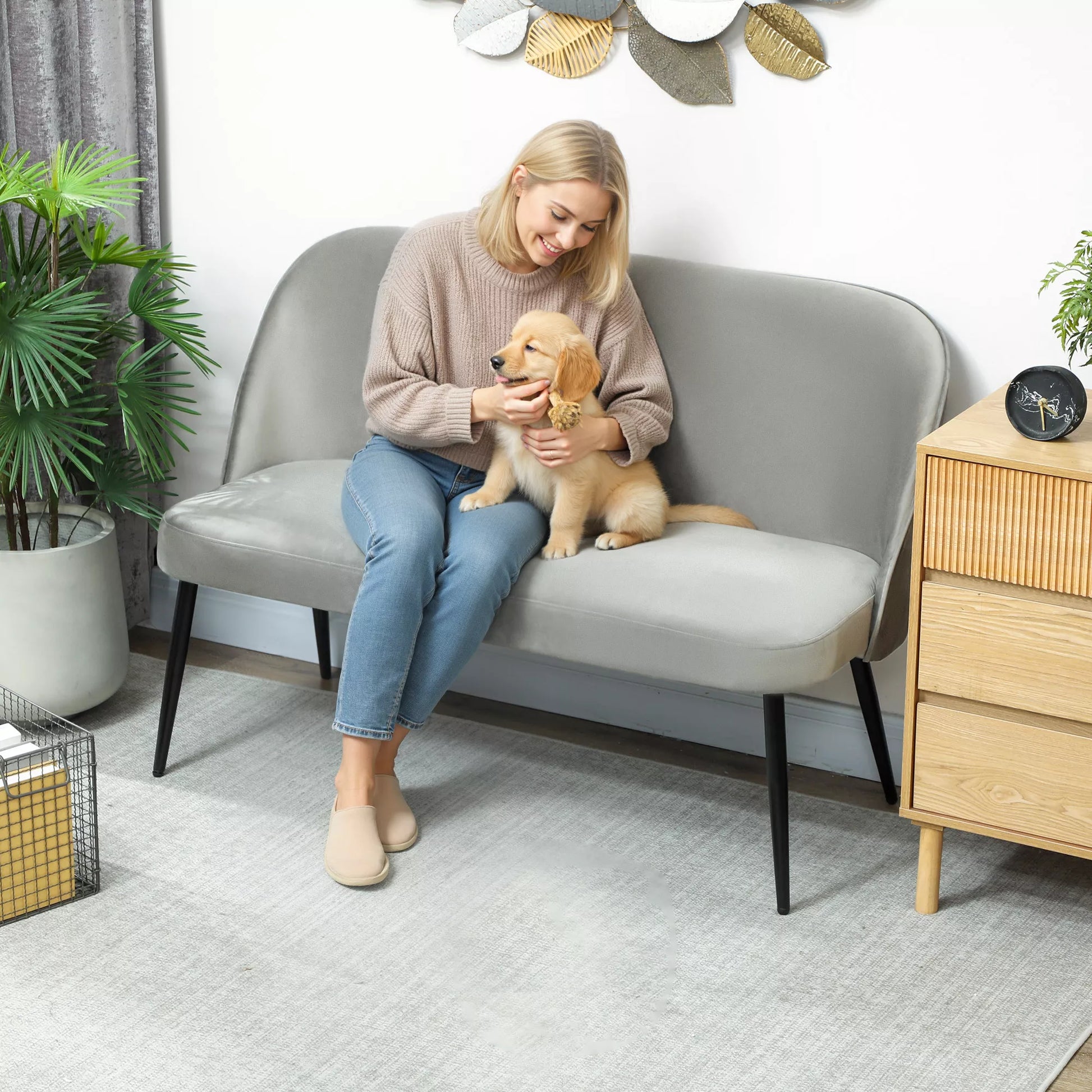 2-vietė sofa, moderni minkšta sofa su metaliniu ir mediniu rėmu, aksomo audinio apmušalas, pilkos spalvos