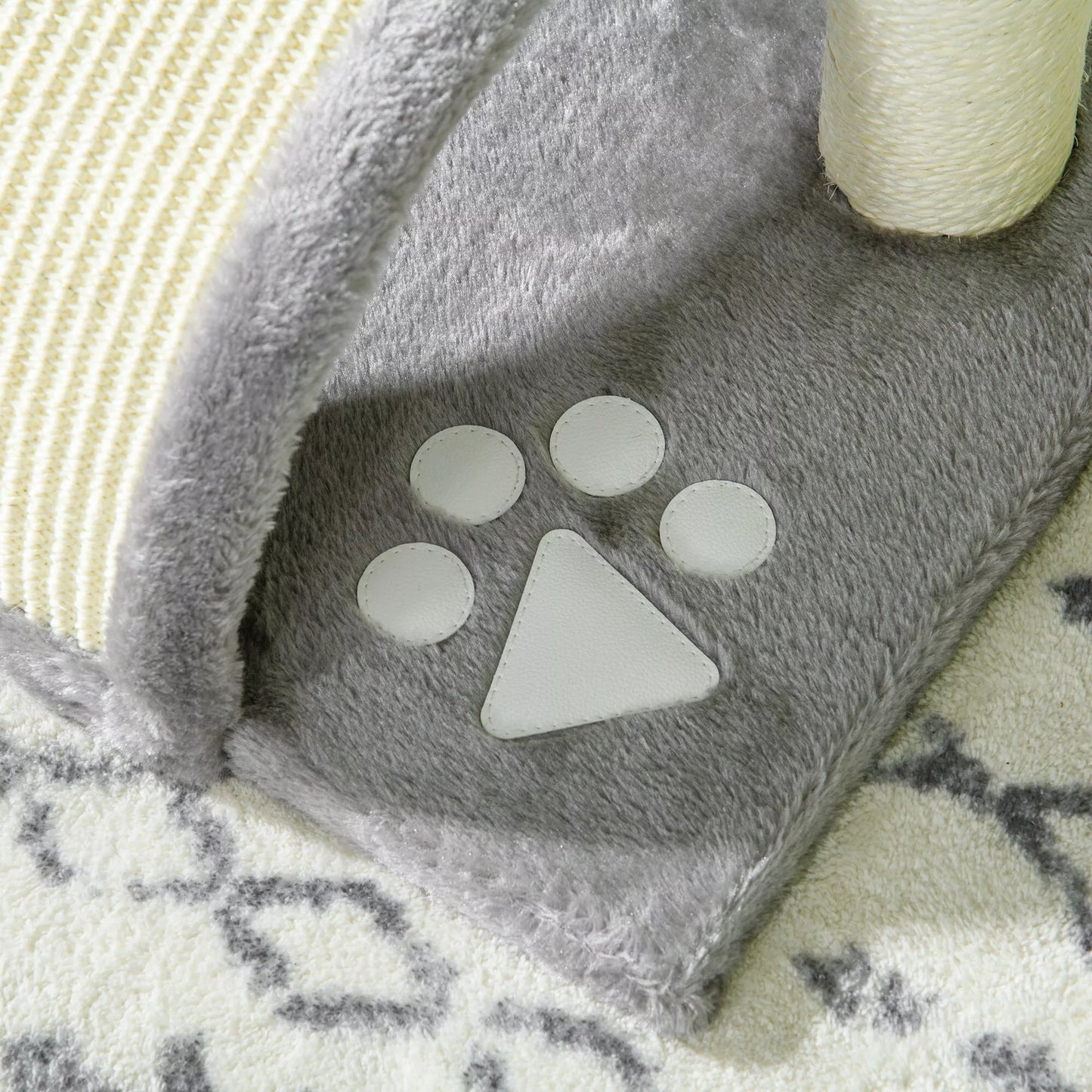 Katės namelis 46 cm Mažas kačių bokštelis su guoliu, žaidimo kamuoliuku, sizalio virve, paaukštinta platforma, katės draskyklė, laipiojimo medis, katėms iki 4 kg, Pilkas