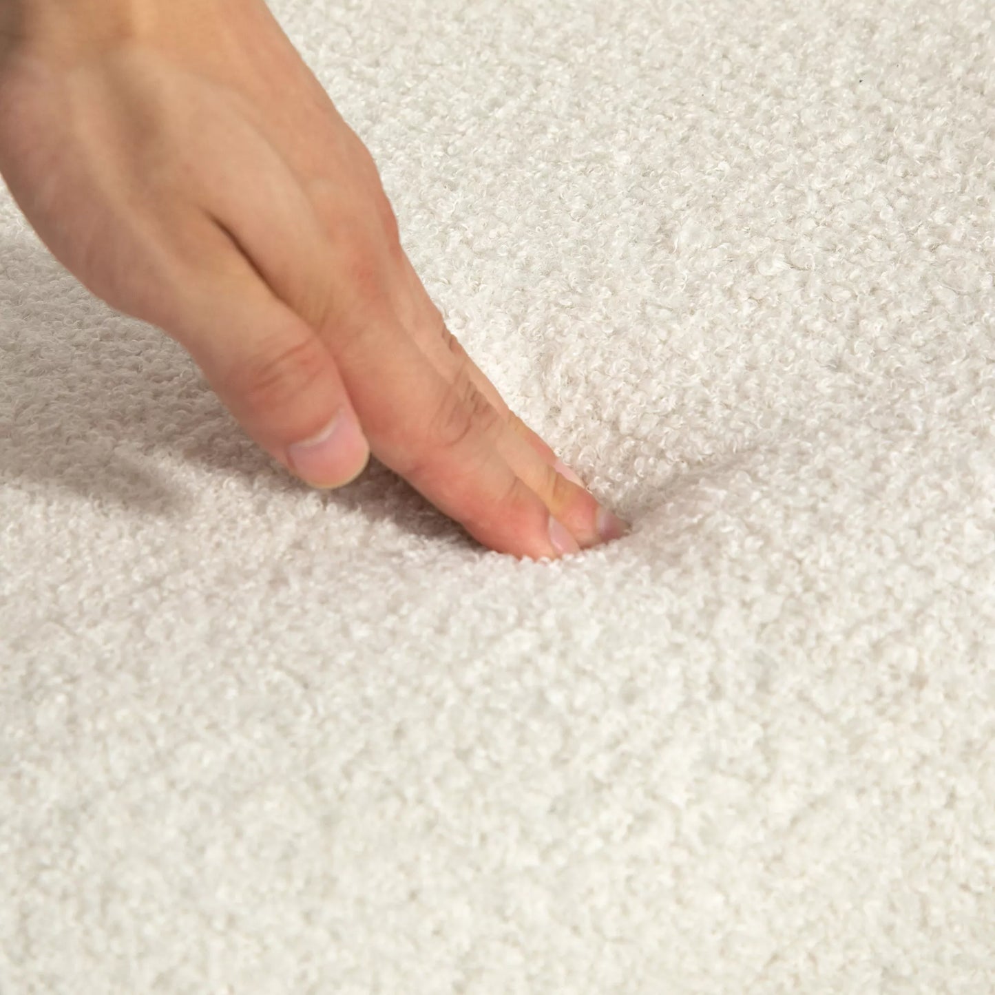 Supama kėdė, aksomą primenantis audinio užvalkalas, ergonomiška atlošas, 120 kg keliamoji galia, 65P x 90G x 98A cm, kreminės baltos spalvos