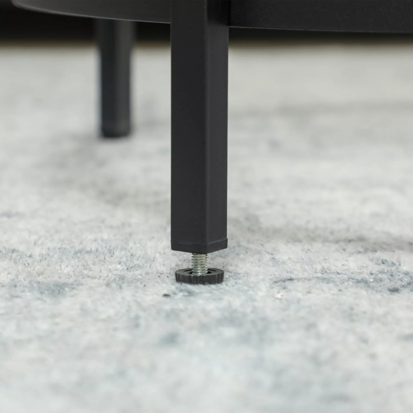 Apvalus staliukas su stiklo plokšte ir metaliniu rėmu, mažas kavos staliukas svetainei, miegamajam, juodas