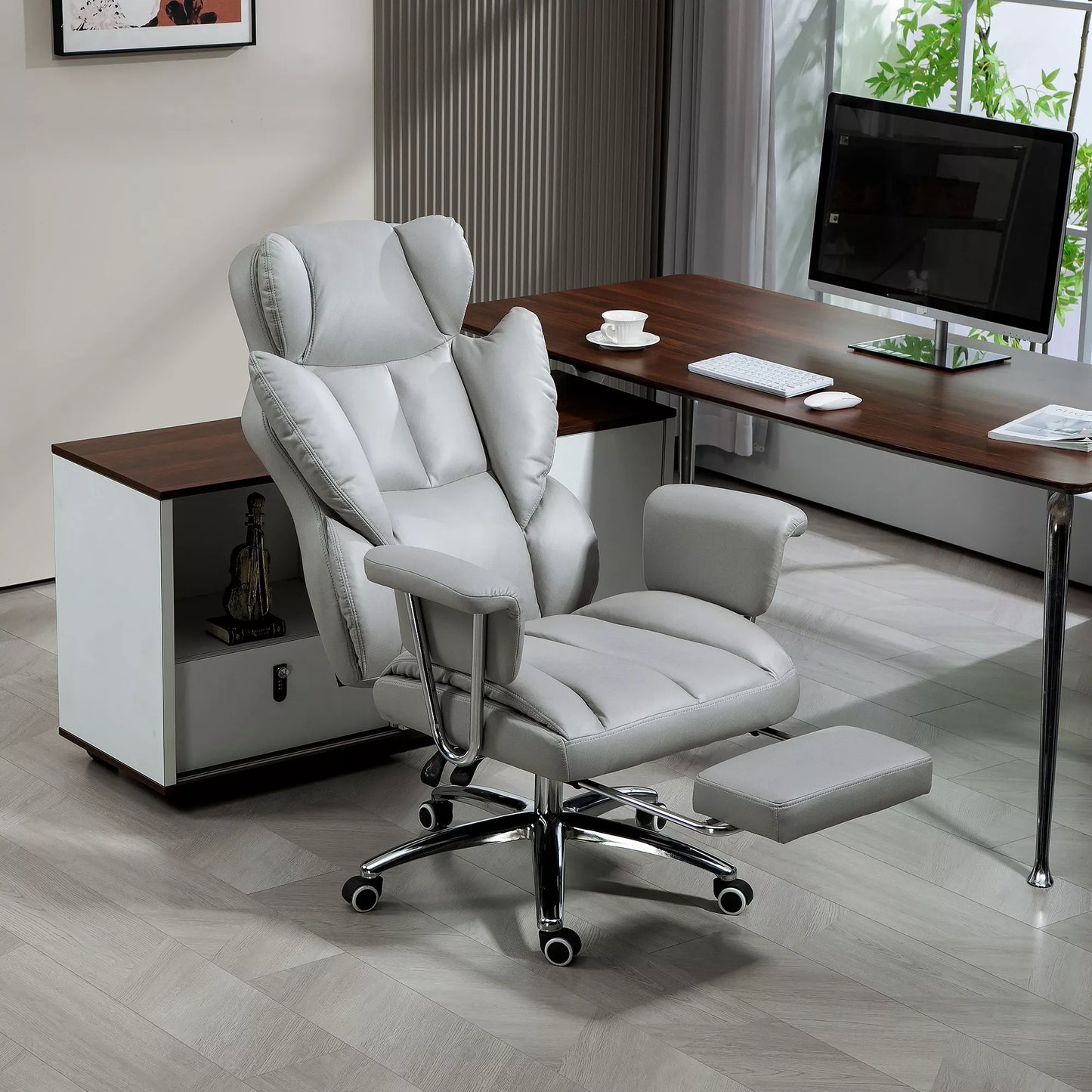 Ergonomiška biuro kėdė, paminkštinta, su kojų atrama, reguliuojamu atlošu, 360° pasukama, šviesiai pilka