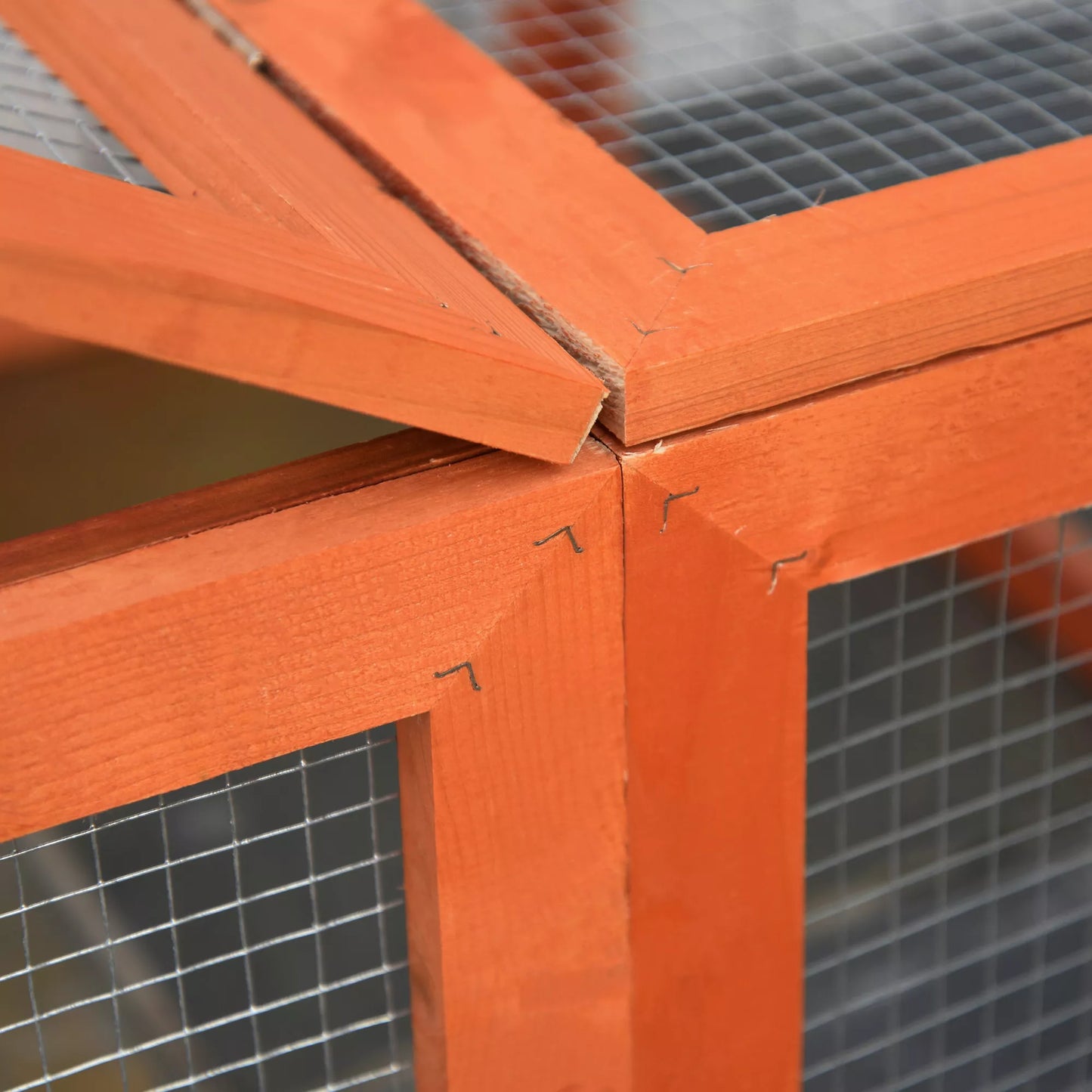 Laisvės aptvaras smulkiems gyvūnams, atverčiamas stogas, pušies mediena, oranžinis