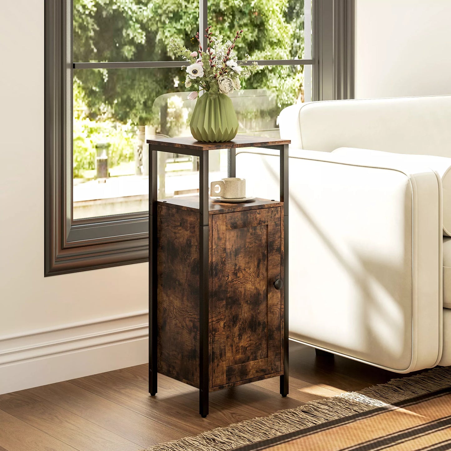 Šoninis staliukas su laikymo vieta, 2 atviros lentynos, 3 lygių reguliavimas, magnetinės durys, rudas