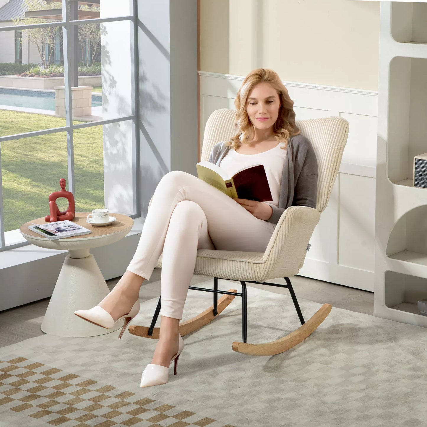 Vintage supamasis krėslas, išlenkti slidės, storas paminkštinimas, bukmedis ir plienas, smėlio spalvos