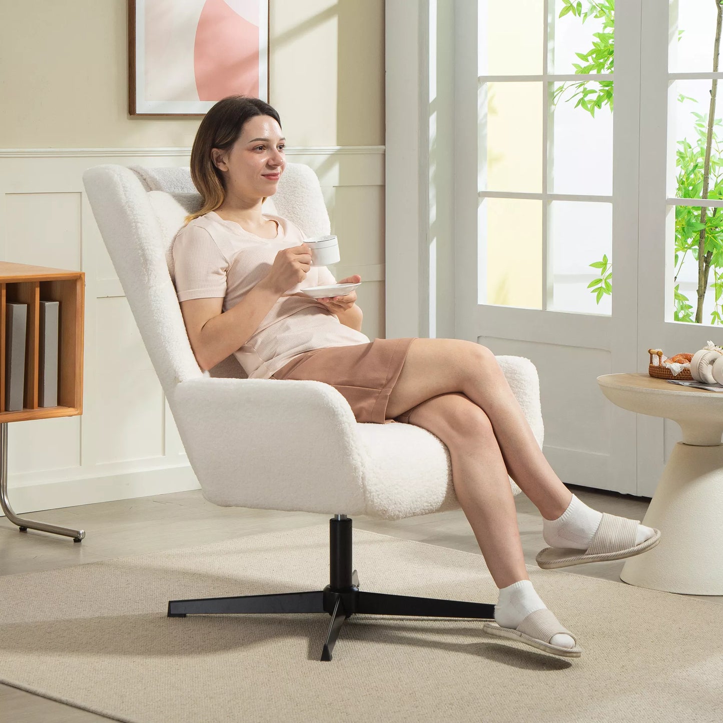 Akcentinis fotelis, minkštas krėslas su fleeciniu apmušalu, besisukantis pagrindas, metalinis rėmas, kremas baltas