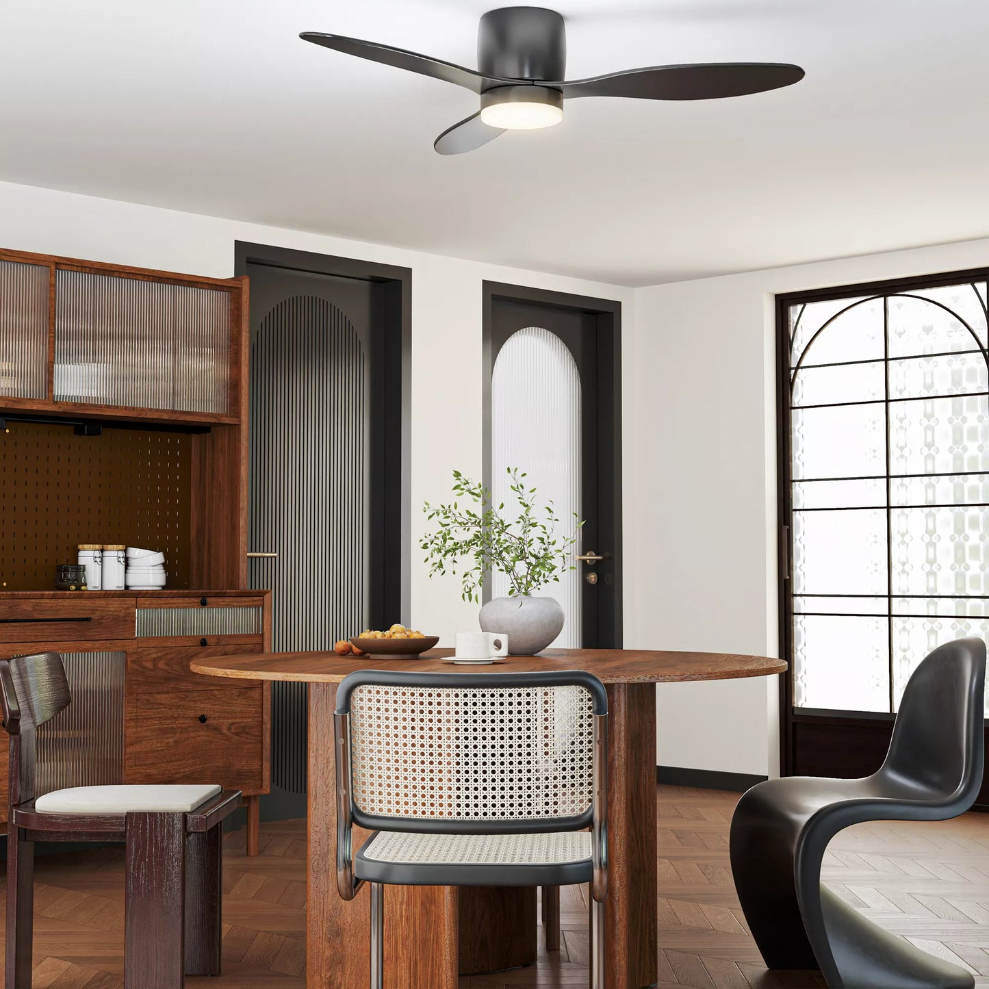 Lubų ventiliatorius su šviestuvu ir nuotolinio valdymo pulteliu, 3 šviesos spalvos, 6 greičiai, reguliuojamas ryškumas, juodas