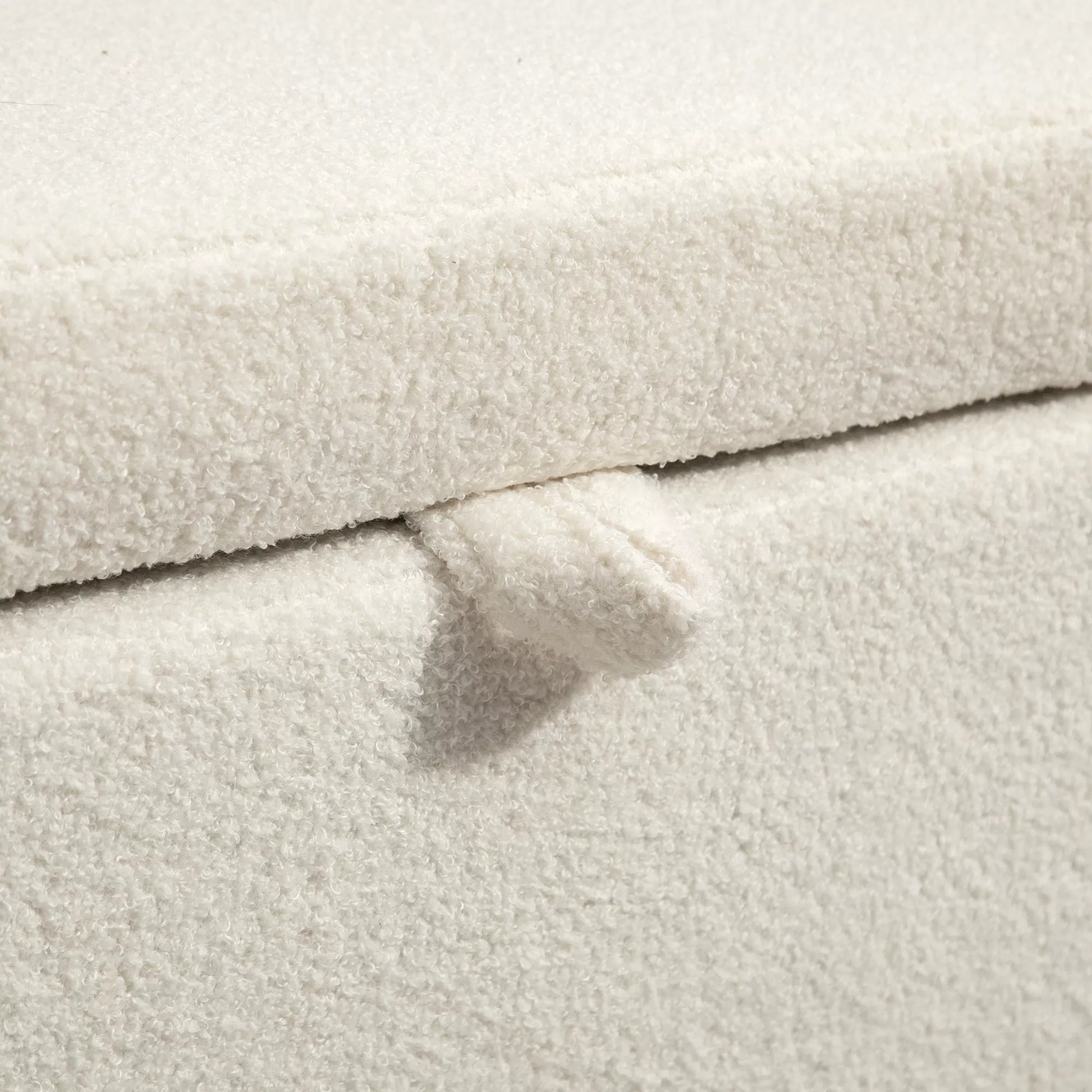 Sėdimoji dėžė, sėdimoji dėžė su dangčiu ir saugojimo erdve, plieninės kojos, minkšta sėdimoji dėžė su vilnoniu apmušalu, kreminė balta spalva