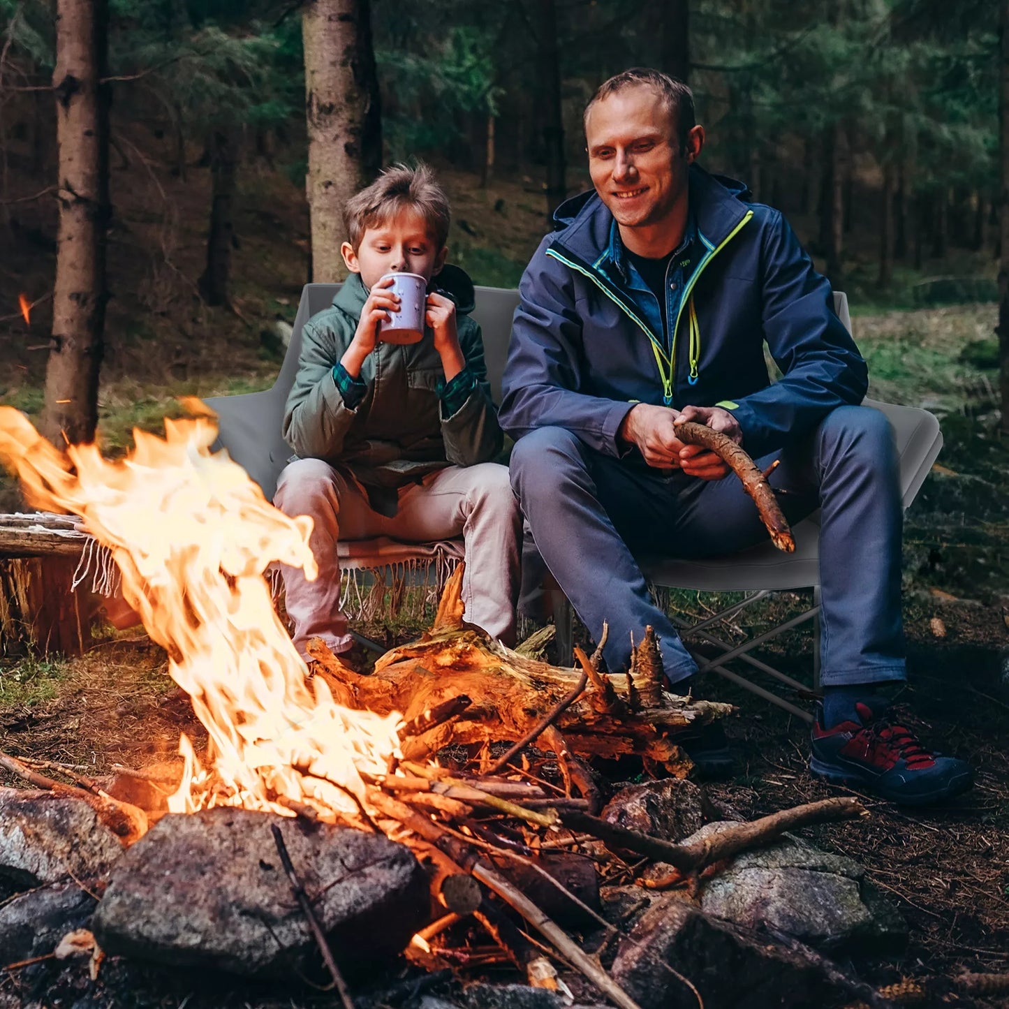 Sulankstoma 2 vietų kempingo kėdė su porankiais, šonine kišene, atlaiko iki 240 kg, pilka