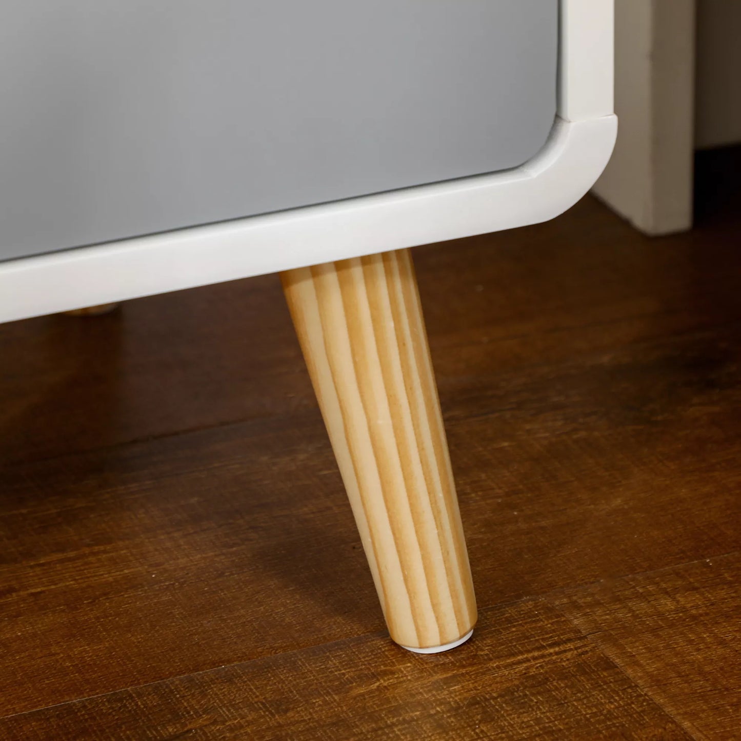 Naktinis staliukas, skandinaviško dizaino, su didele stalčiumi, vandeniui atsparus lakas, 40 x 38 x 58 cm, Balta